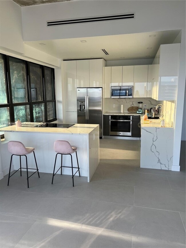 Building Photo - 780 NE 69th St