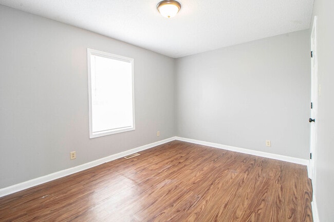 Building Photo - 1212 Kendall Dr