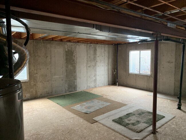 Building Photo - 11201 Glenmoor Ct