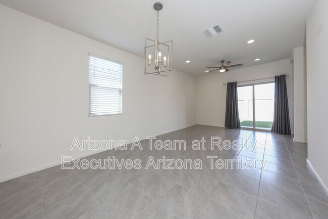 Building Photo - 4882 E Greenway Wash Dr