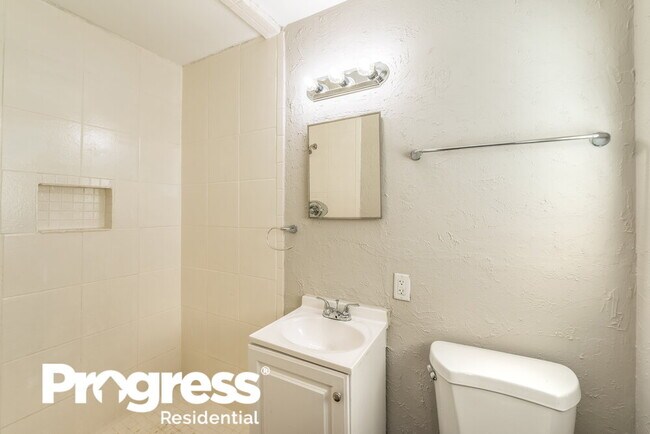 Building Photo - 313 28th Ave NW