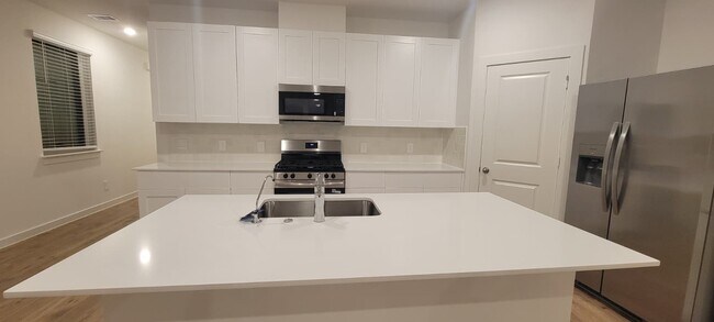 Building Photo - 3566 Blue Mockingbird St