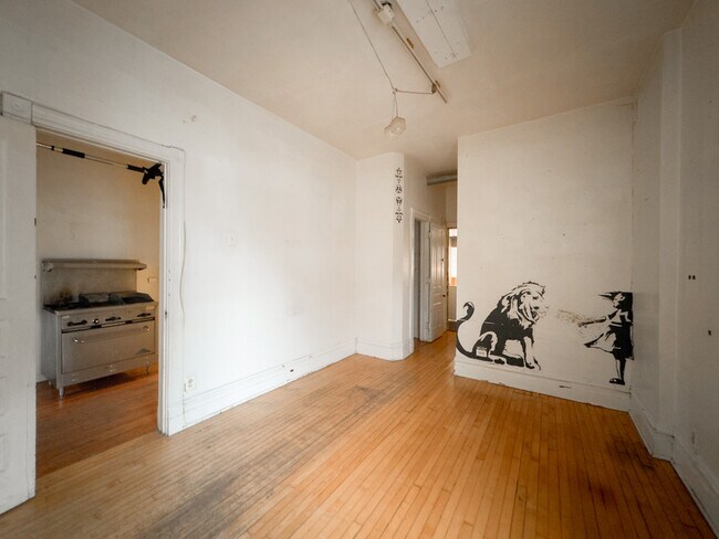 Building Photo - 723 W Wrightwood Ave