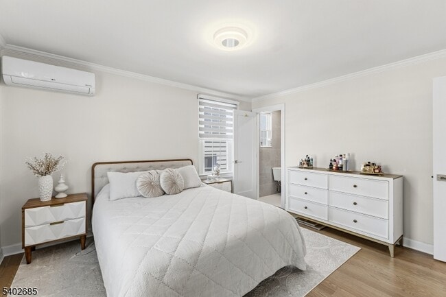 Building Photo - 48 Hobart Pl