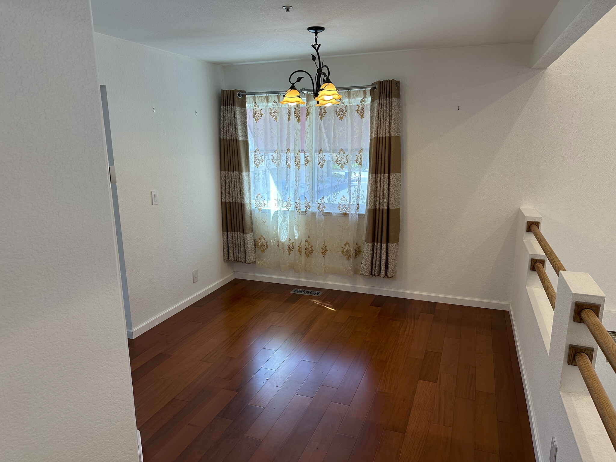 Dining room 1 - 43 E Court Ln