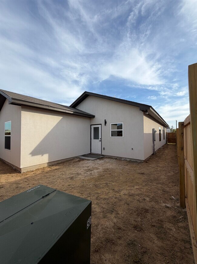 Building Photo - 1532 Consejero Ln