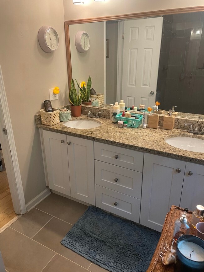 Building Photo - 1543 Hillhaven Dr