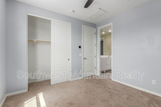 Building Photo - 2753 S 85th Way
