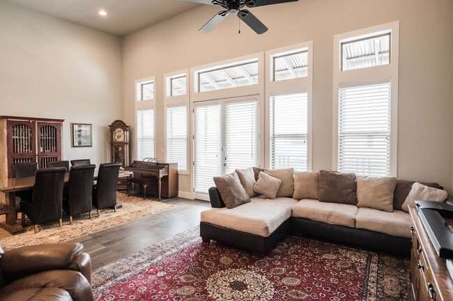 Building Photo - 2/2/1 Condo in Town Creek / Walk to Dos Rios / Fridge, Washer & Dryer Included / Balcony / NBISD