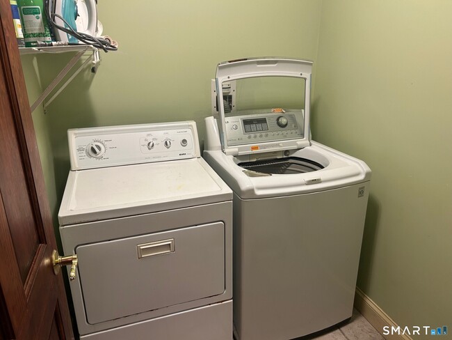 Building Photo - 332 Shore Dr