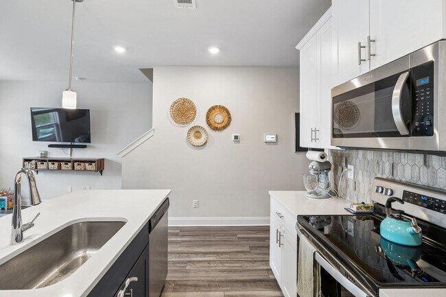 Building Photo - Beautifully maintained and now available as a rental for the very first time!