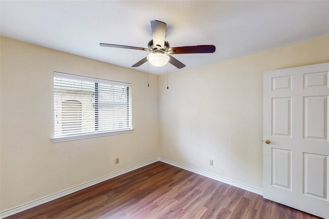 Building Photo - 7504 Summitview Dr