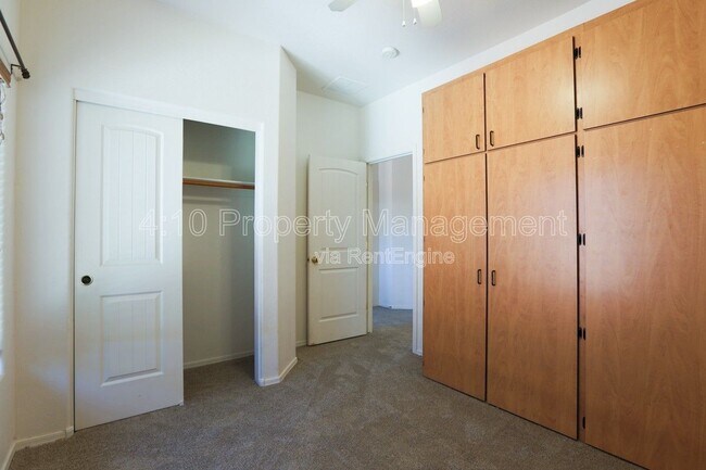 Building Photo - 2644 E Chester Dr