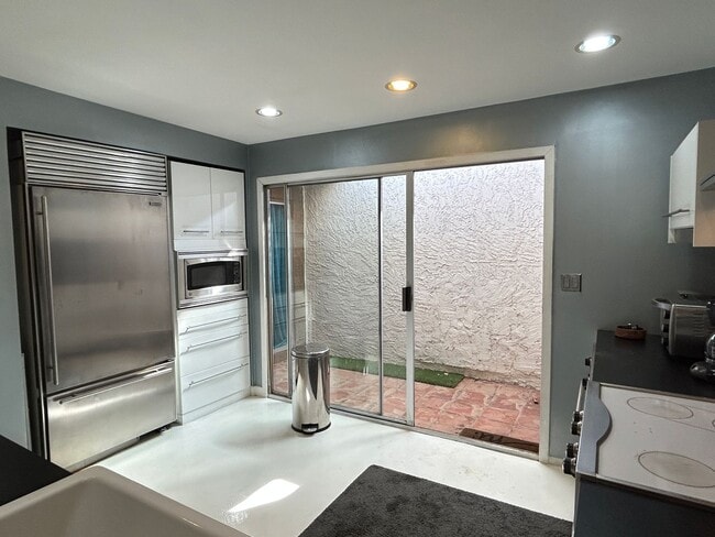 Building Photo - Stunning updated 2 Bedroom, 2 Bathroom, 2 car garage in heart of downtown Scottsdale