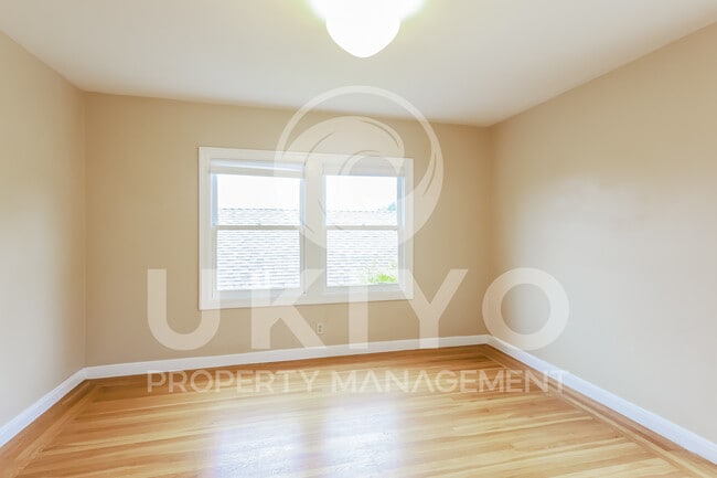 Building Photo - 4753 El Centro Ave