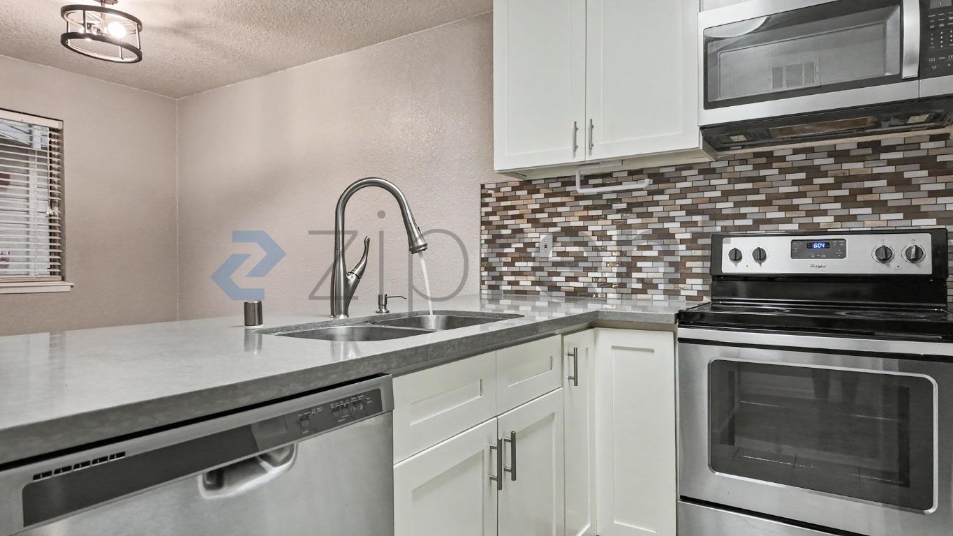 Building Photo - Unit 164