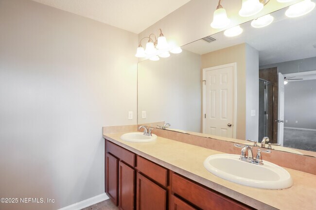Building Photo - 328 Vineyard Ln