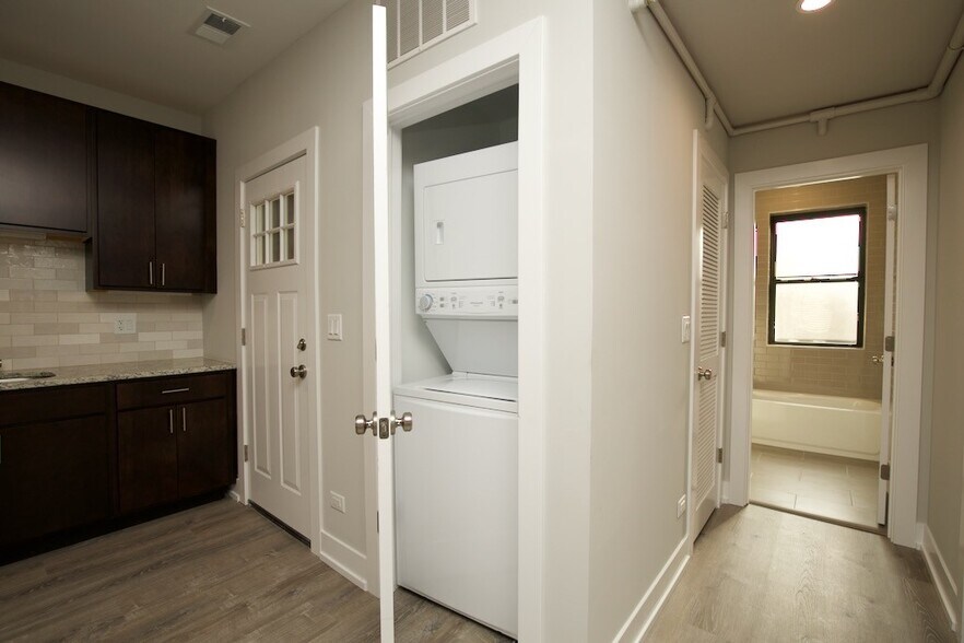 Building Photo - 1005 Crain St