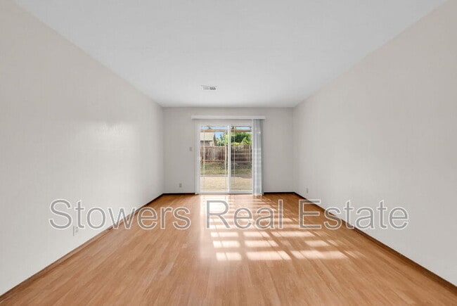 Building Photo - 925 St Louis Ct