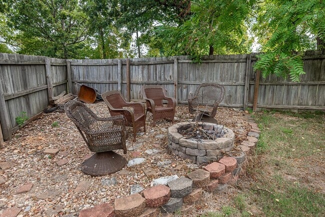 Building Photo - 4 Bedroom | 2 Bathroom | 2 Car Garage | Ba...