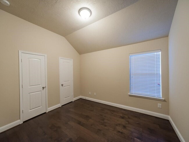 Building Photo - 25915 S Lakefair Dr