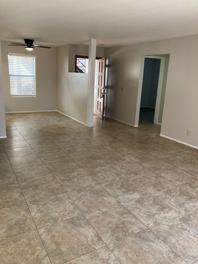 Building Photo - 3 bedroom condo in Village of Oak Creek