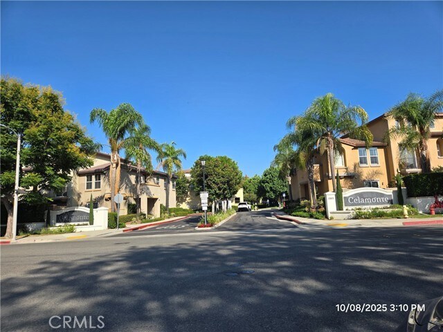 Building Photo - 17871 Shady View Dr