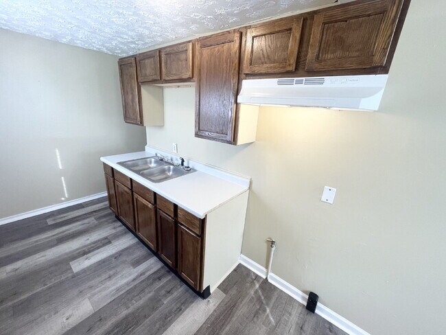 Building Photo - 4 bedroom HUGE attached, 2-car garage/workshop combo (has electricity