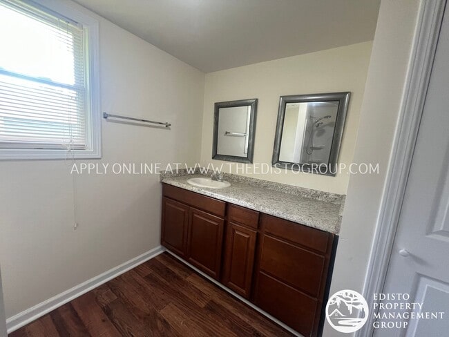 Building Photo - Charming 3BR Home with Screened Porch & Sp...