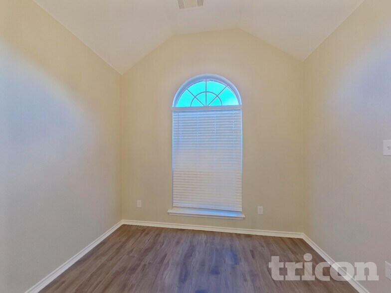 Building Photo - 6356 Ferncreek Ln