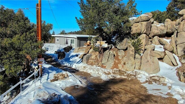 Building Photo - 2490 Fern Dr