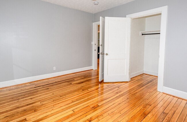 Building Photo - Cozy 2BD/2BTH in South Knoxville