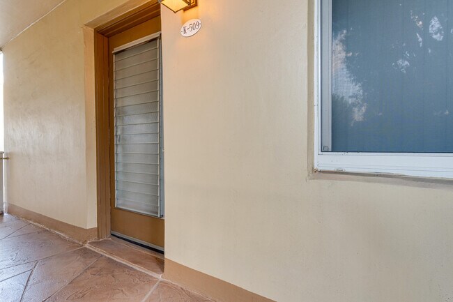 Building Photo - 509 Capri Dr