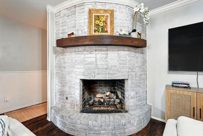Building Photo - 3026 Ventura Dr