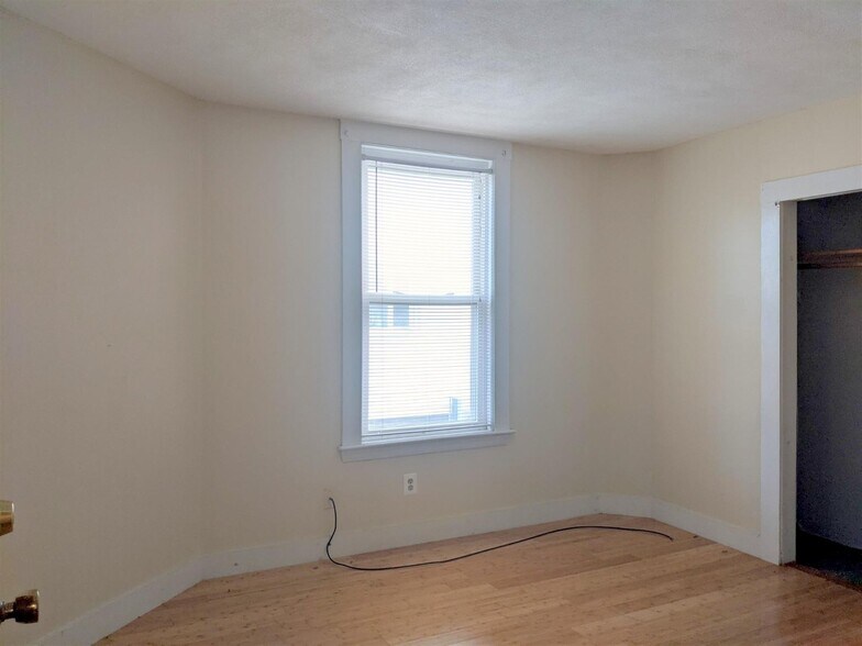 Building Photo - 1102 Broadway