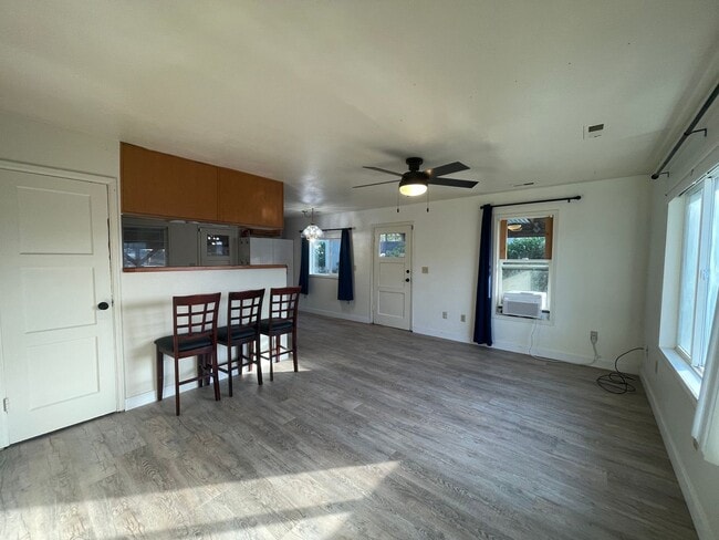 Building Photo - EAST BREMERTON DUPLEX 2 BED 1 BATH