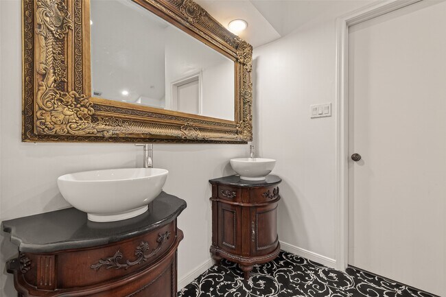 Building Photo - 3517 Denio Dr