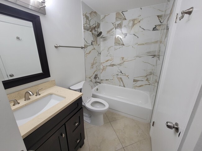 Building Photo - 4208 Glenmoor Dr