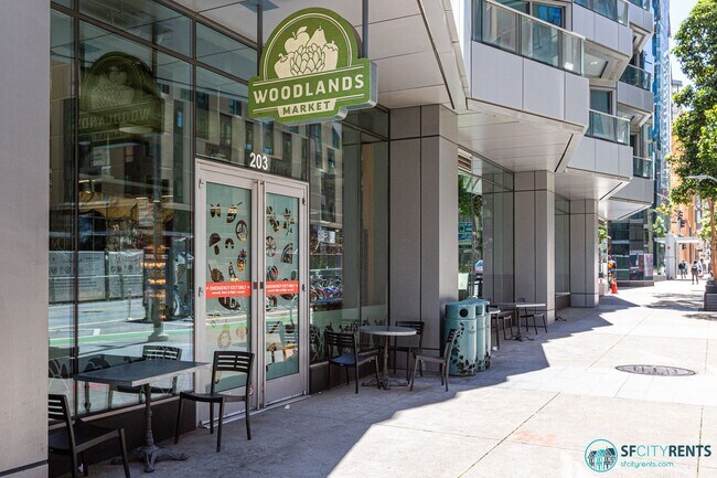 Building Photo - Rincon Hill: Bright & Spacious Condo w/ A/...