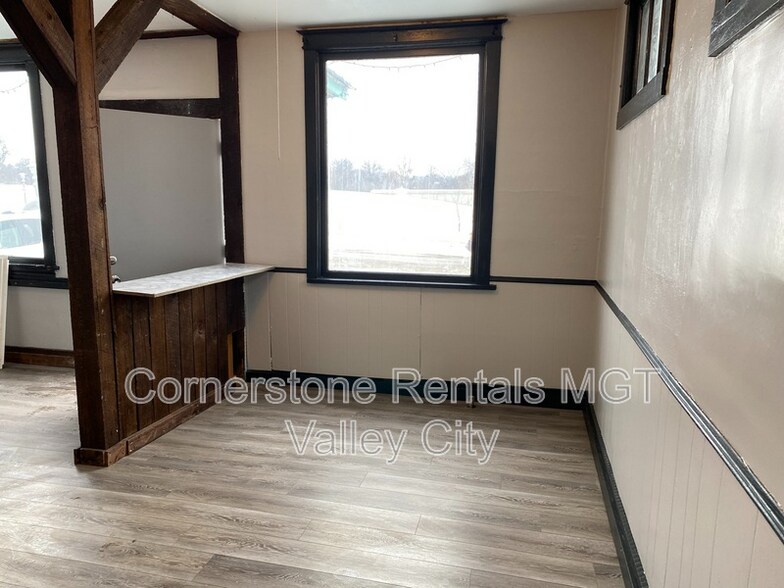 Building Photo - 261 College St SE