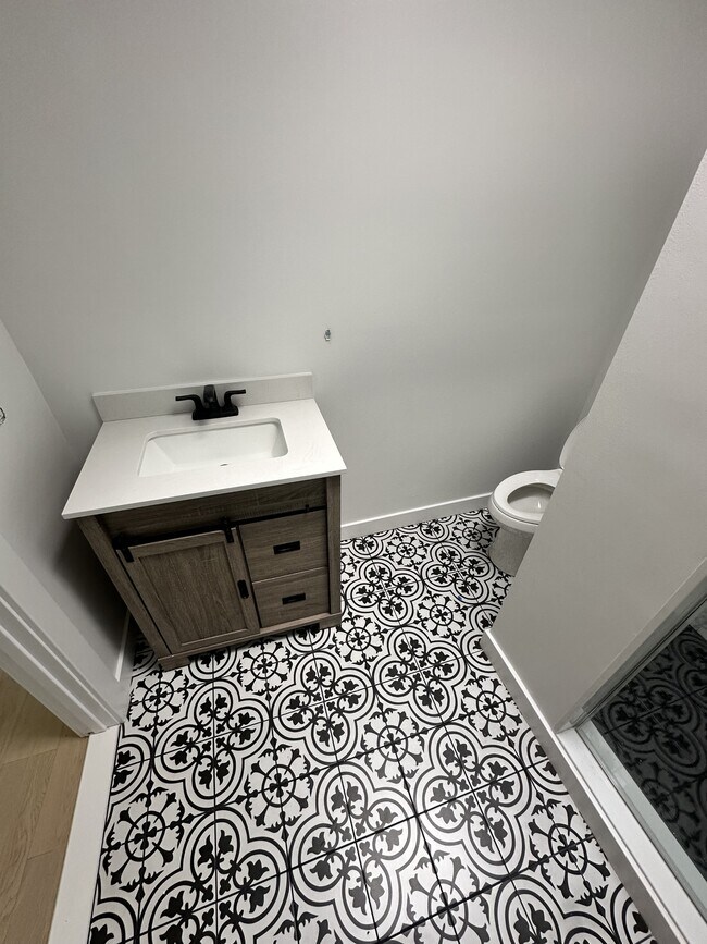 Building Photo - 714 Mollbore Terrace