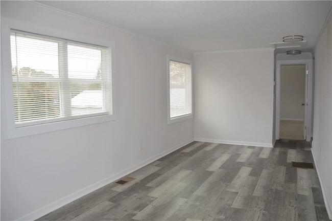 Building Photo - 3227 Hilltop Cir