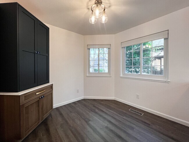 Building Photo - Beautifully Updated 3-Bedroom Home + Bonus Room with Private Backyard Retreat