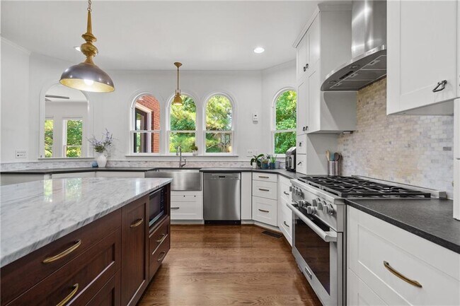 Building Photo - 455 Majestic Cove