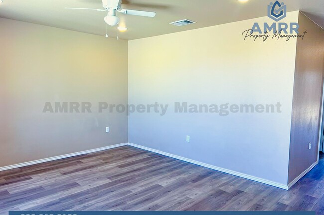 Building Photo - 1301 E 16th St