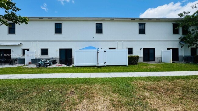 Building Photo - 761 SW 11th St
