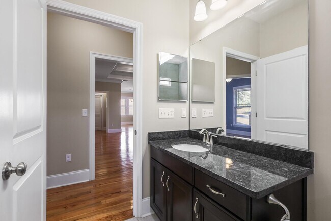 Building Photo - 2561 Lantana Ln