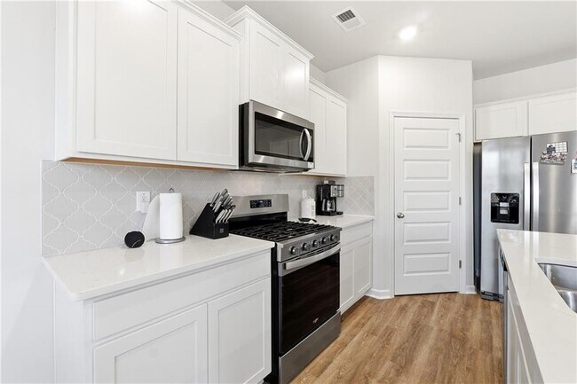 Building Photo - 265 Lauritsen Way