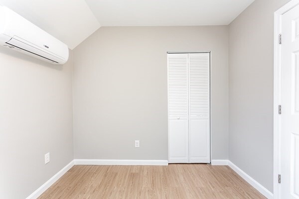 Building Photo - 31 Hicks St