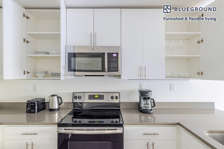 Building Photo - 655 S Fair Oaks Ave